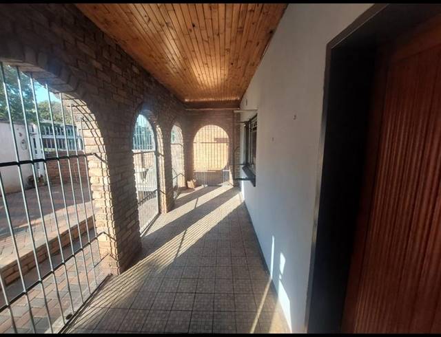 3 BEDROOM PROPERTY TO RENT IN MOUNTAIN VIEW